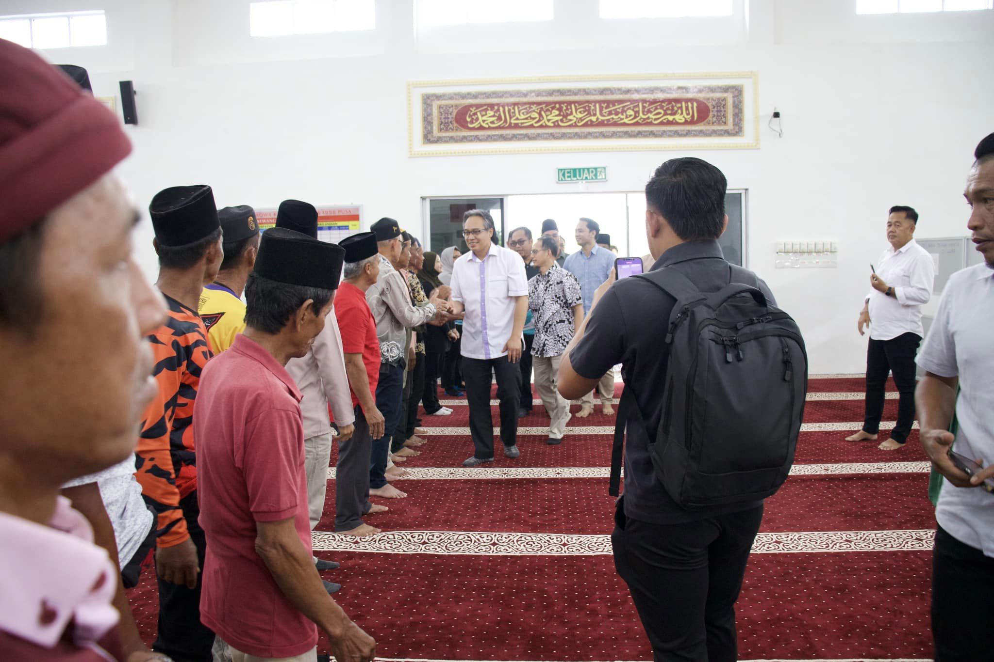 MAJLIS PENYERAHAN INISIATIF KERAJAAN OLEH YANG BERHORMAT TUAN MOHAMAD RAZI BIN SITAM